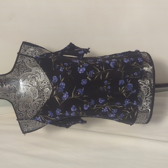 ✨50% OFF✨ American Eagle floral cold shoulder top - Picture 2 of 8